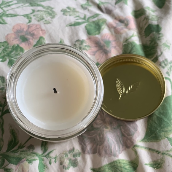 Illume Collectiv Rosewater Sage Single Wick Candle - Picture 4 of 4